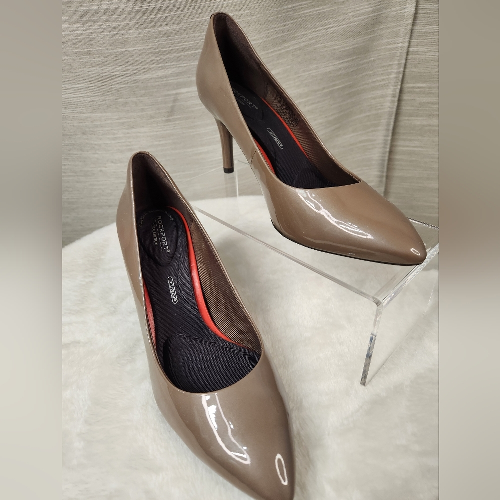 Rockport NWT Woman heels pump leather upper 6.5M Taupe comfort cushion insole